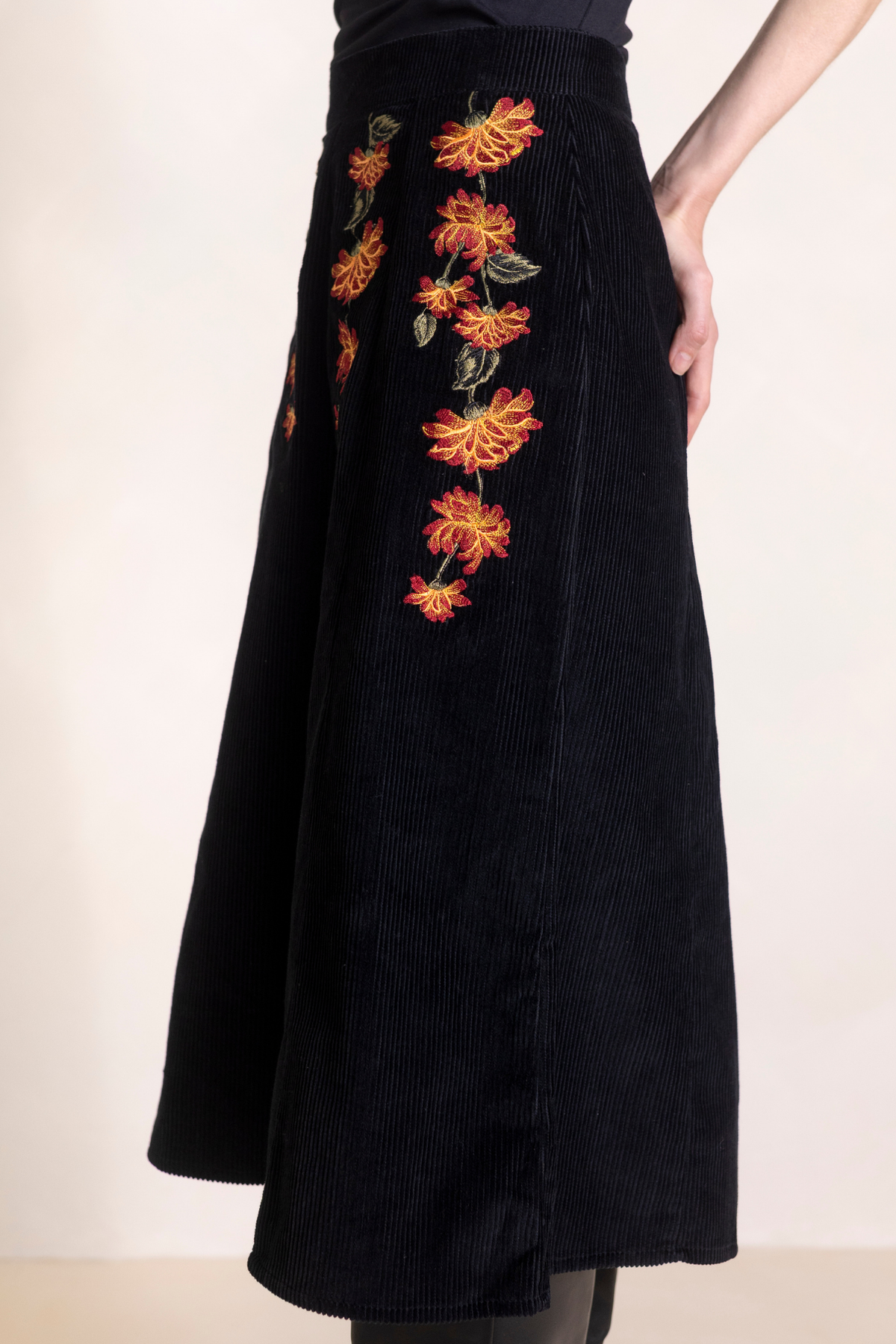 Daria Black Skirt